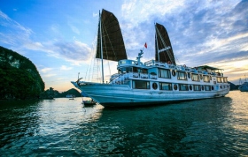 Du thuyền Oriental Sails